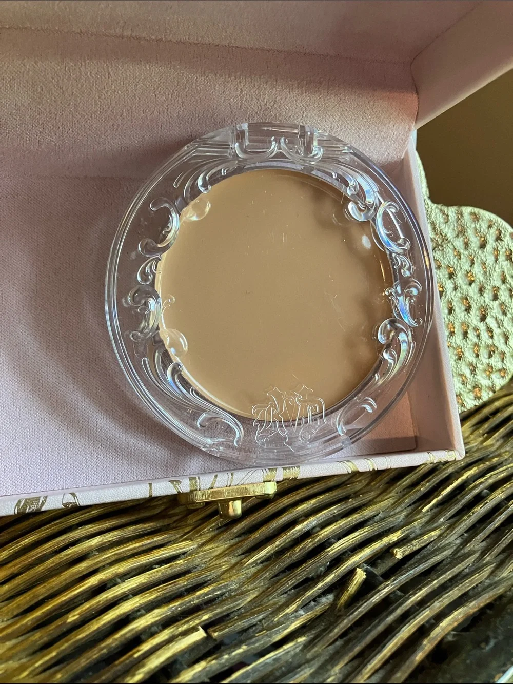 Skin-Perfecting Foundation Balm - Light 010 with TWO free earrings& hair clip:)